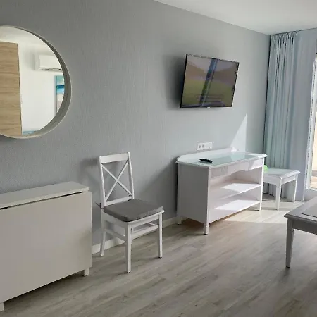 Ferienwohnung Mit Balkon Sowie Herrlichem Panoramaausblick In Einem Komplex Mit Gemeinschaftspool